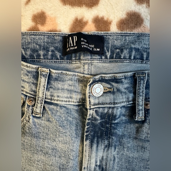 GAP Light Wash Denim Jeans - Picture 3 of 7